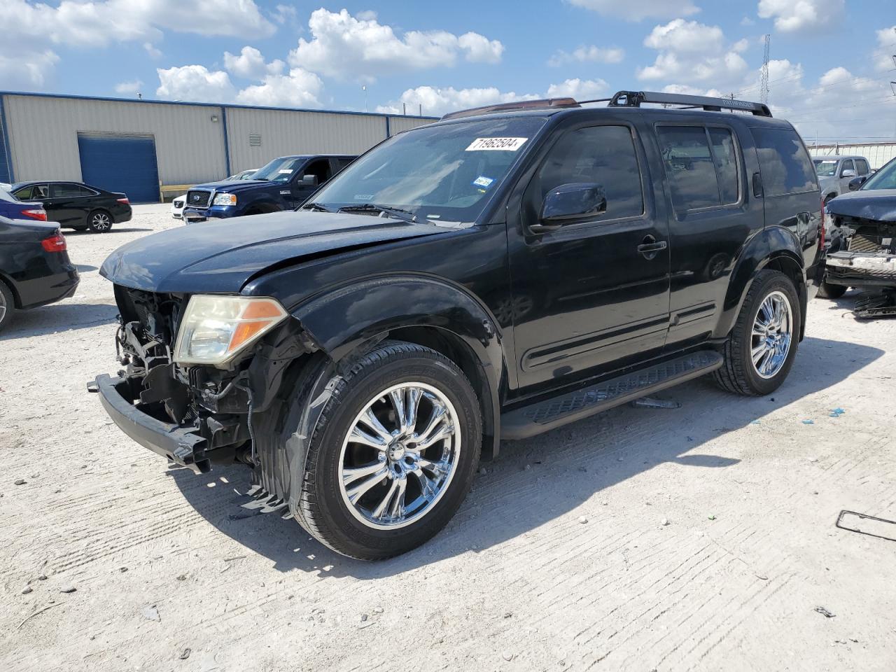 2005 Nissan Pathfinder - Image 1