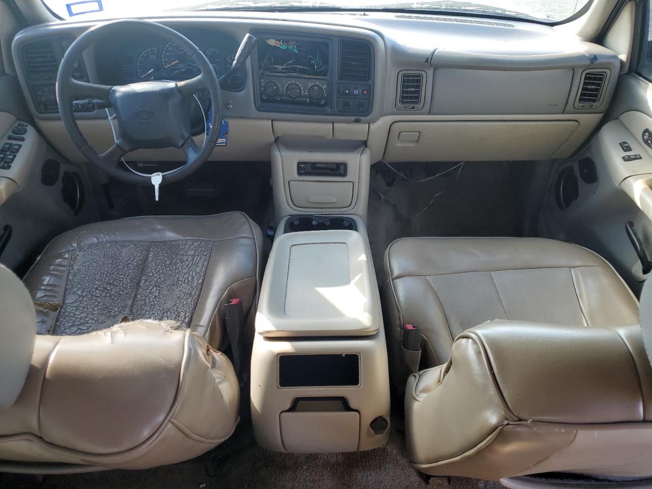 2000 Chevrolet Suburban C1500 VIN: 3GNEC16T0YG143890 Lot: 72273534