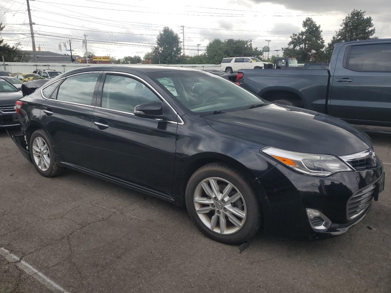 2015 Toyota Avalon - Image 4
