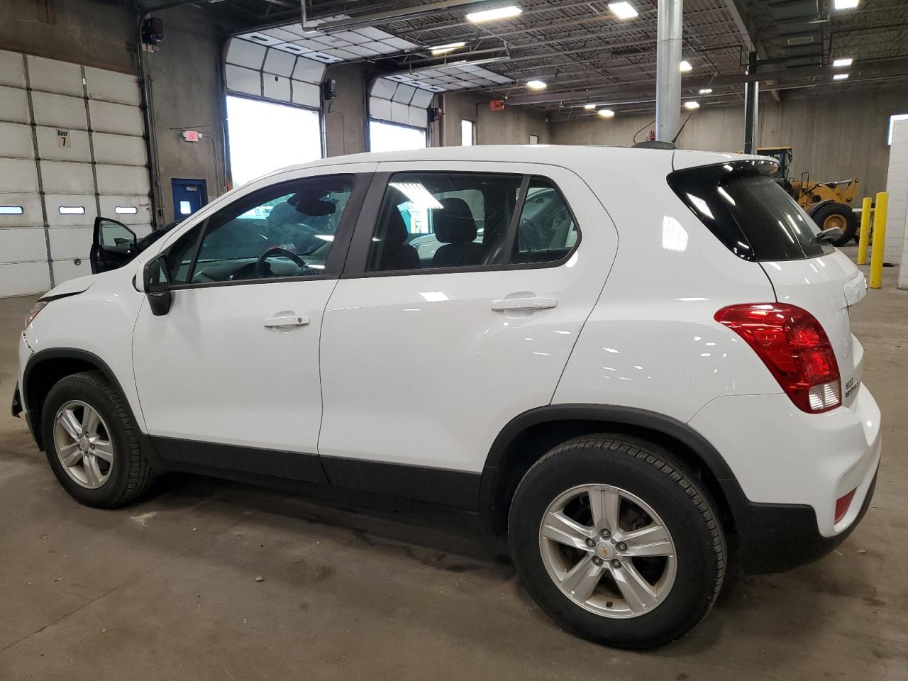 KL7CJNSB0HB203554 2017 CHEVROLET TRAX - Image 2