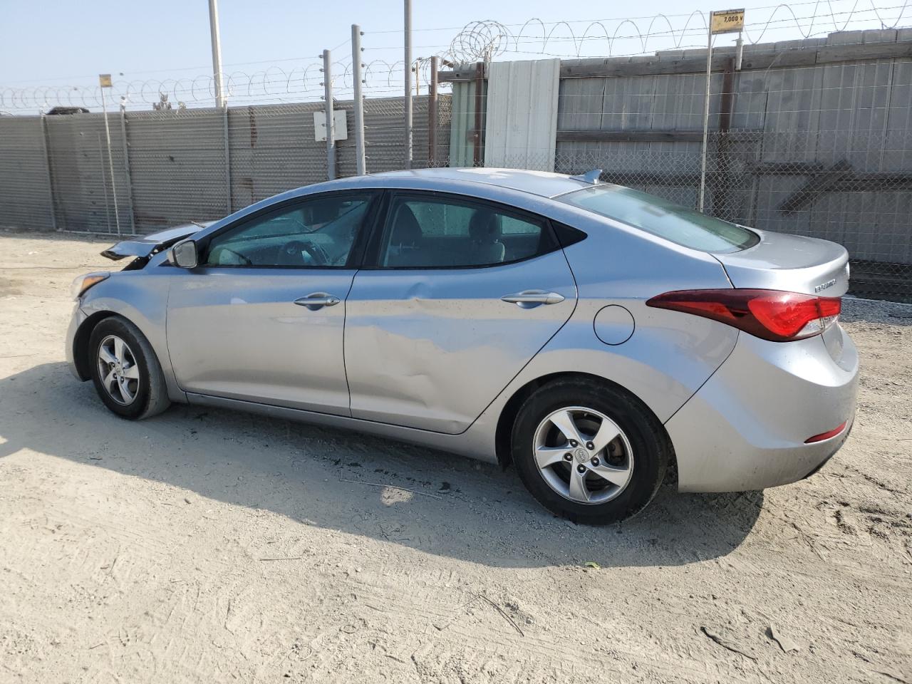 5NPDH4AE1FH607354 2015 HYUNDAI ELANTRA - Image 2