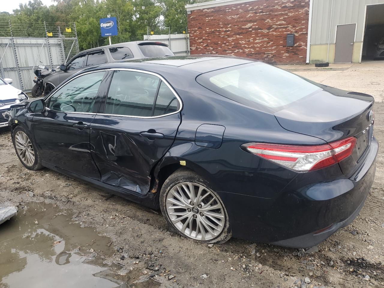 4T1B11HKXJU522352 2018 TOYOTA CAMRY - Image 2