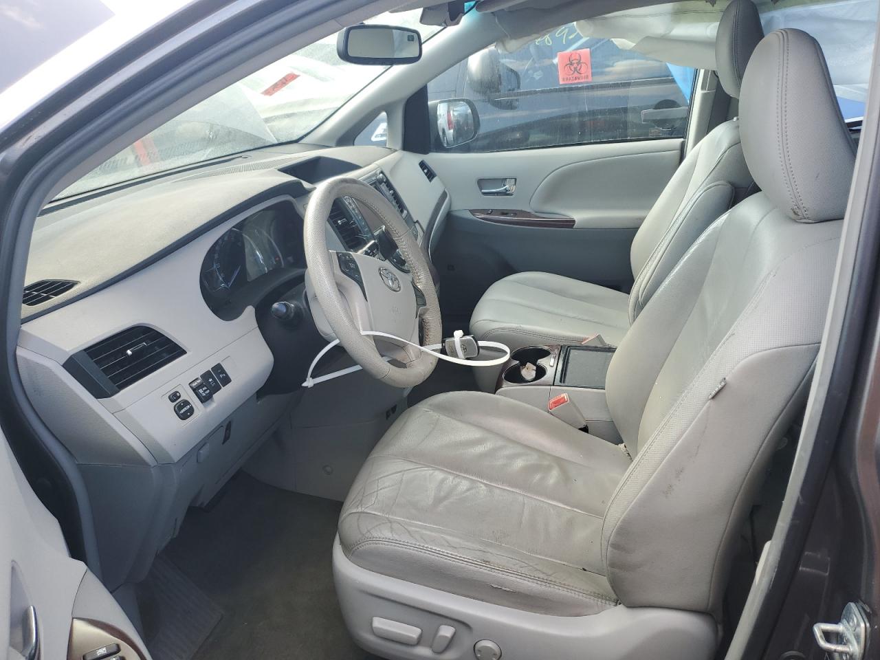 2012 Toyota Sienna - Image 7