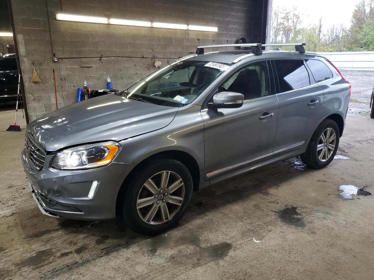 YV440MRU5H2025410 2017 VOLVO XC60 - Image 1