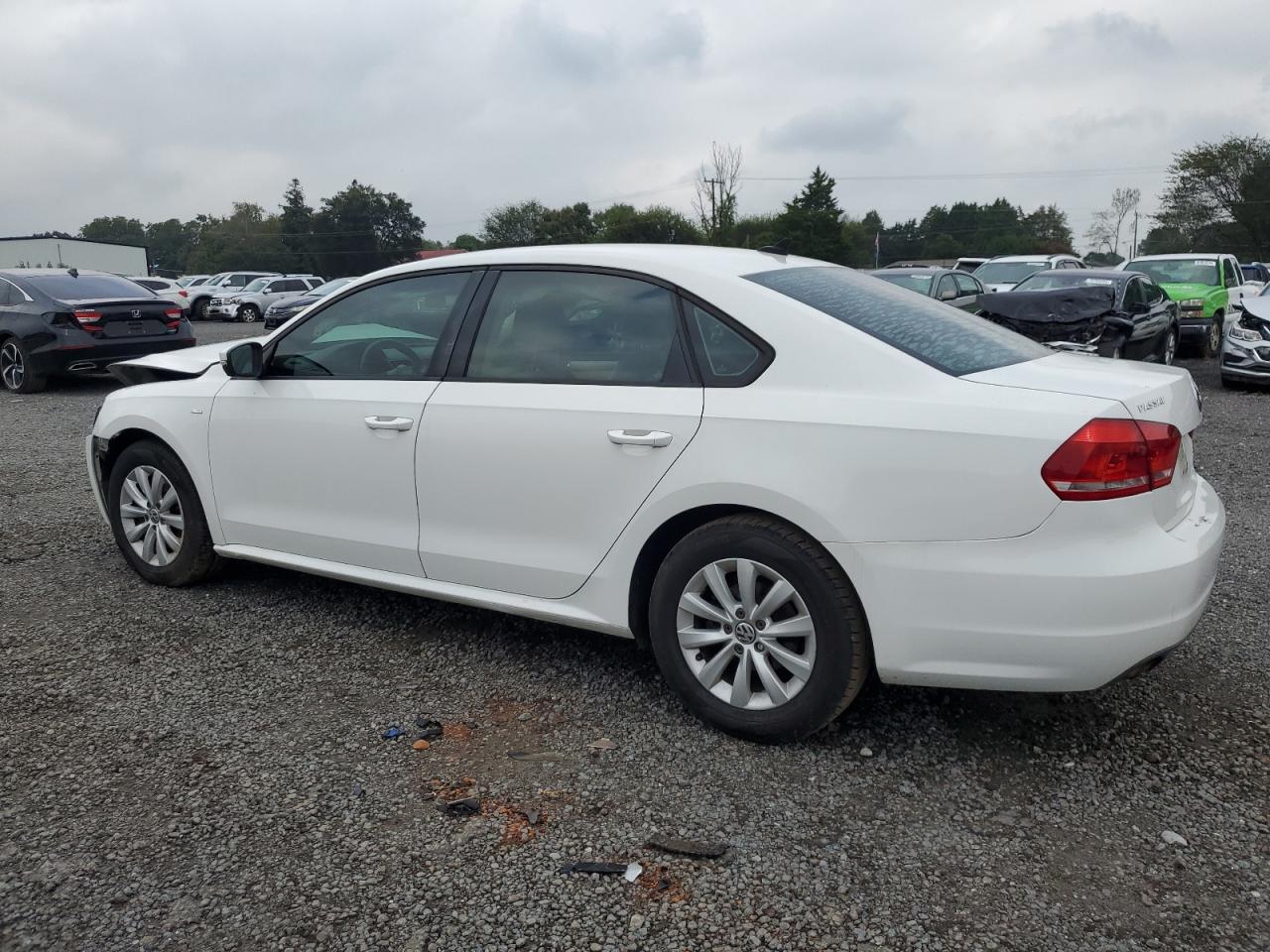 2014 Volkswagen Passat - Image 2