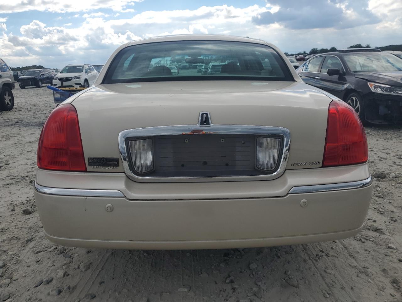 2003 Lincoln Town Car Cartier VIN: 1LNHM83W73Y647728 Lot: 71164724