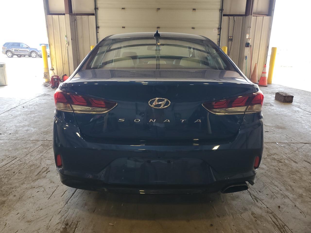 2019 Hyundai Sonata Limited VIN: 5NPE34AF7KH818757 Lot: 71267224