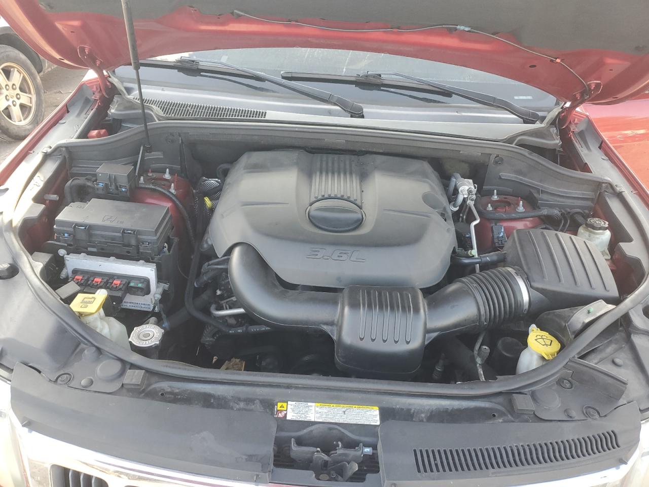 2011 Jeep Grand Cherokee - Image 14