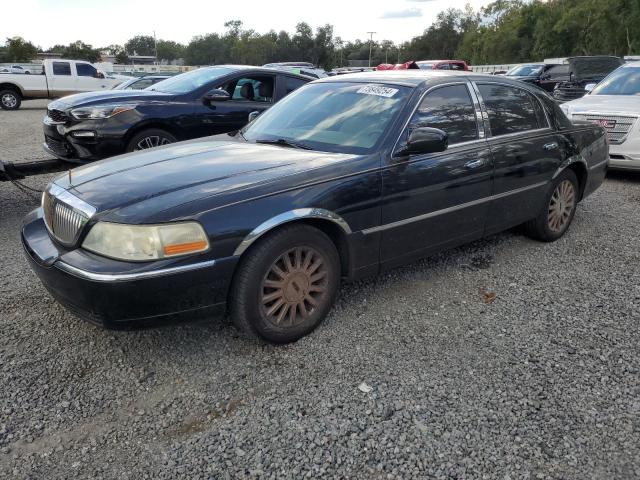 2004 Lincoln Town Car Executive