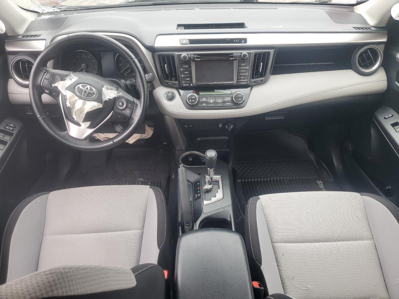 JTMRFREV8HD220067 2017 Toyota Rav4 Xle