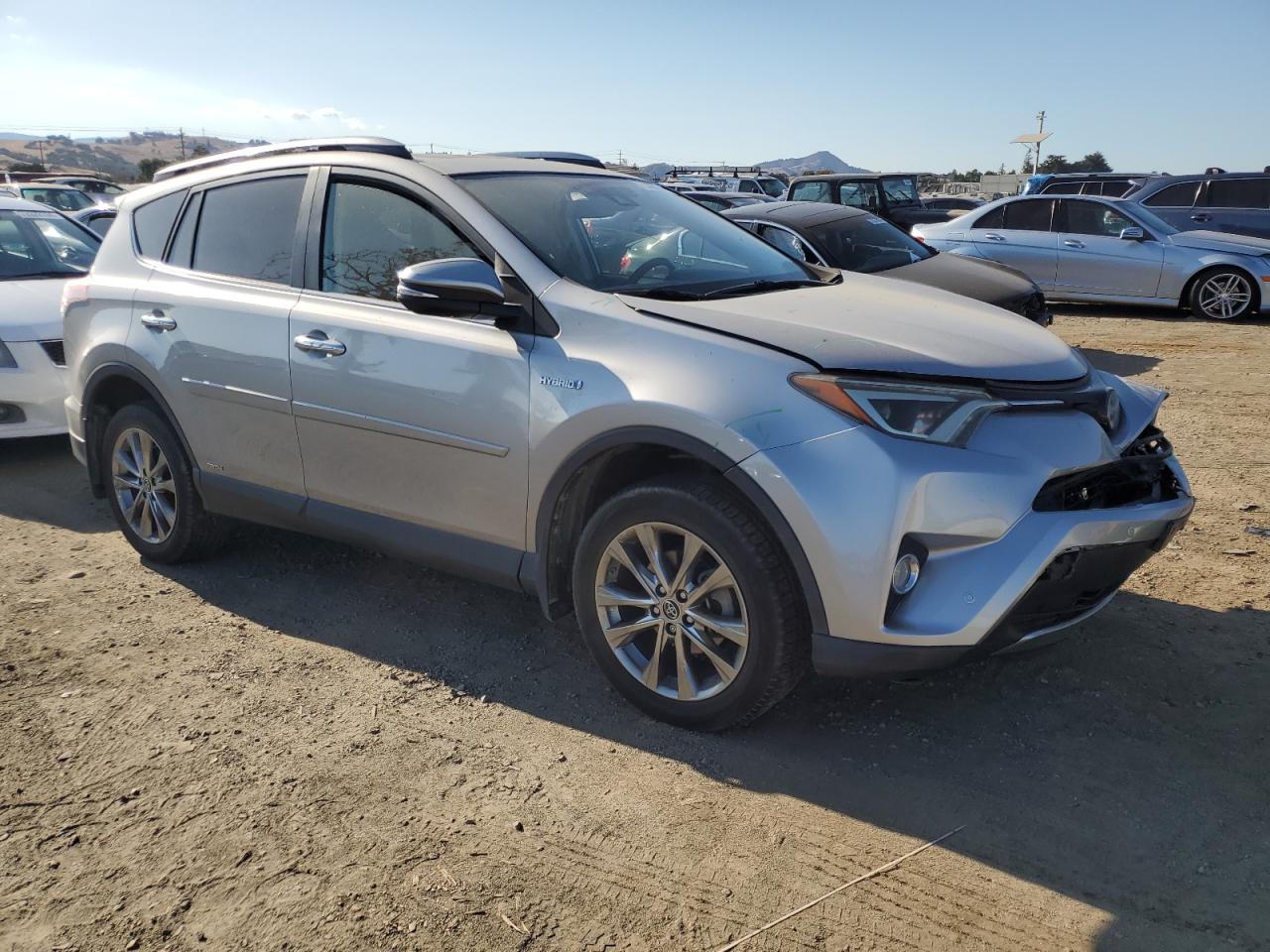 VIN JTMDJREV0HD141050 2017 TOYOTA RAV4 no.4