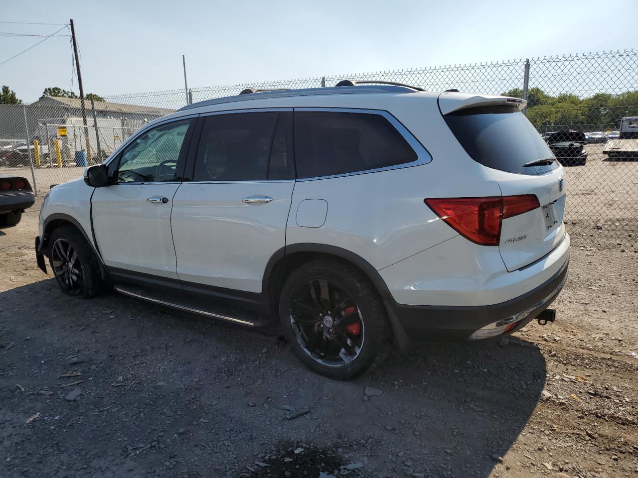 2017 Honda Pilot Elite VIN: 5FNYF6H00HB001557 Lot: 69944644