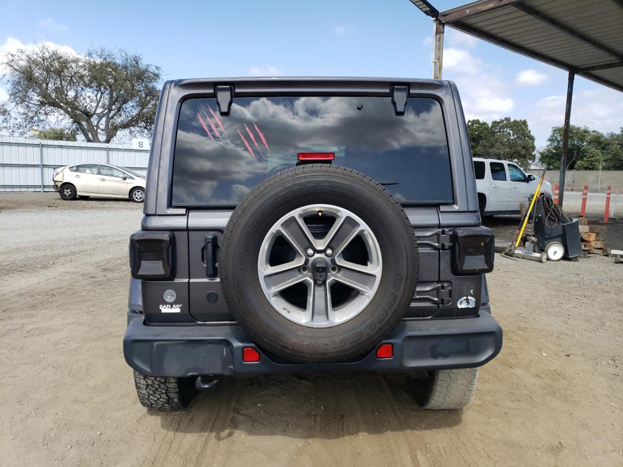 1C4HJXEN2KW500951 2019 Jeep Wrangler Unlimited Sahara