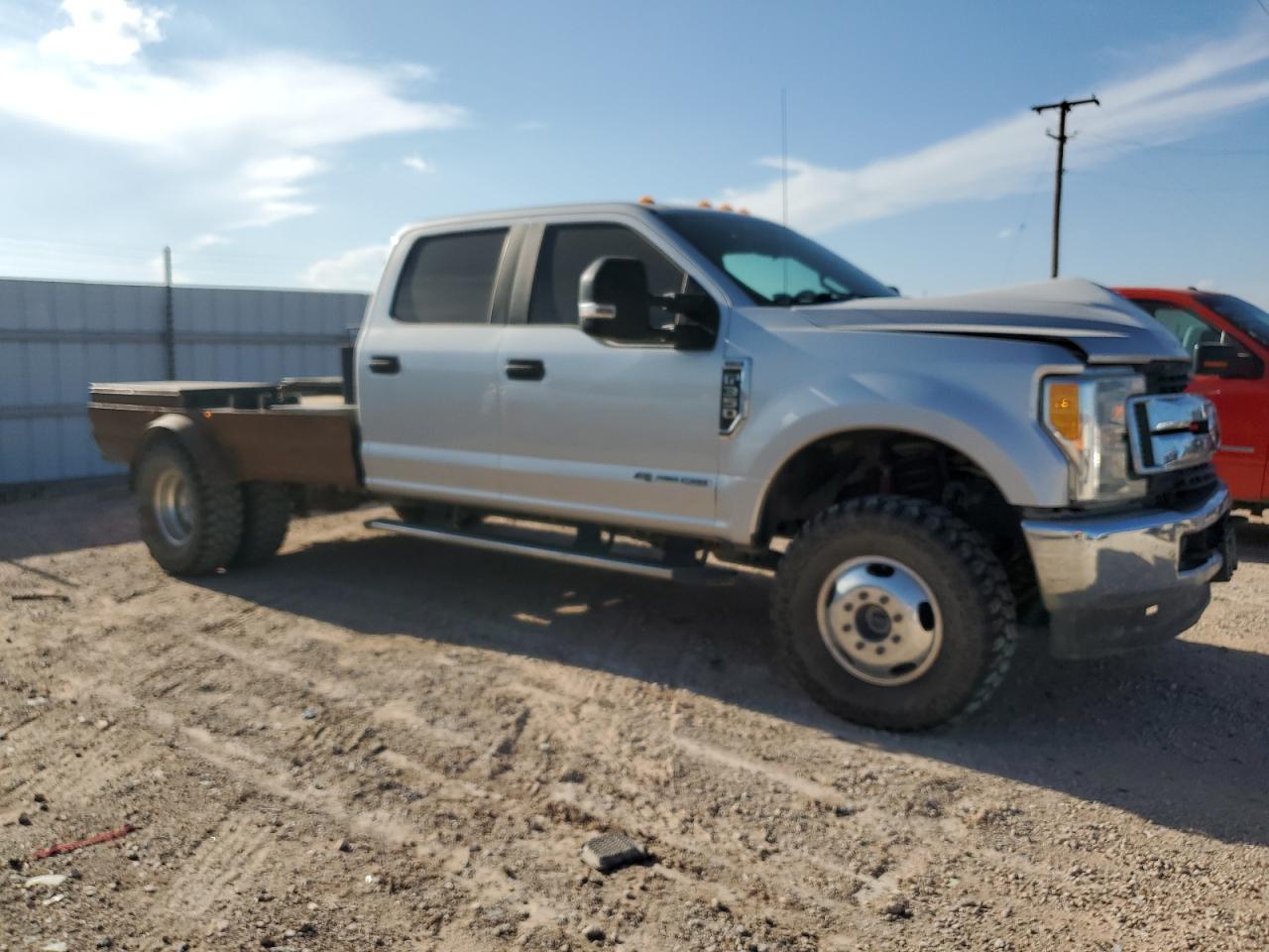 2017 Ford F350 - Image 4