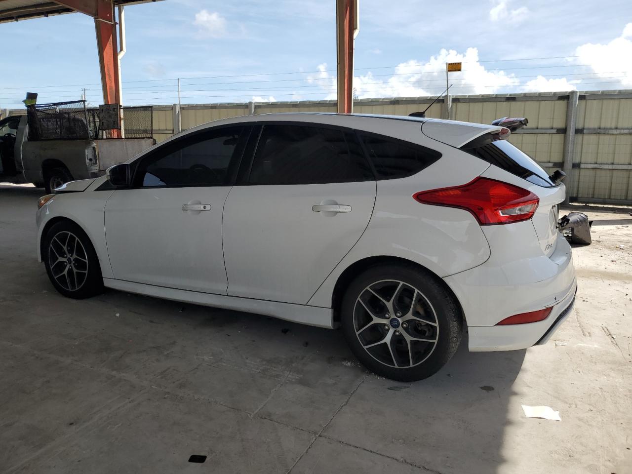 1FADP3K21FL238613 2015 FORD FOCUS - Image 2