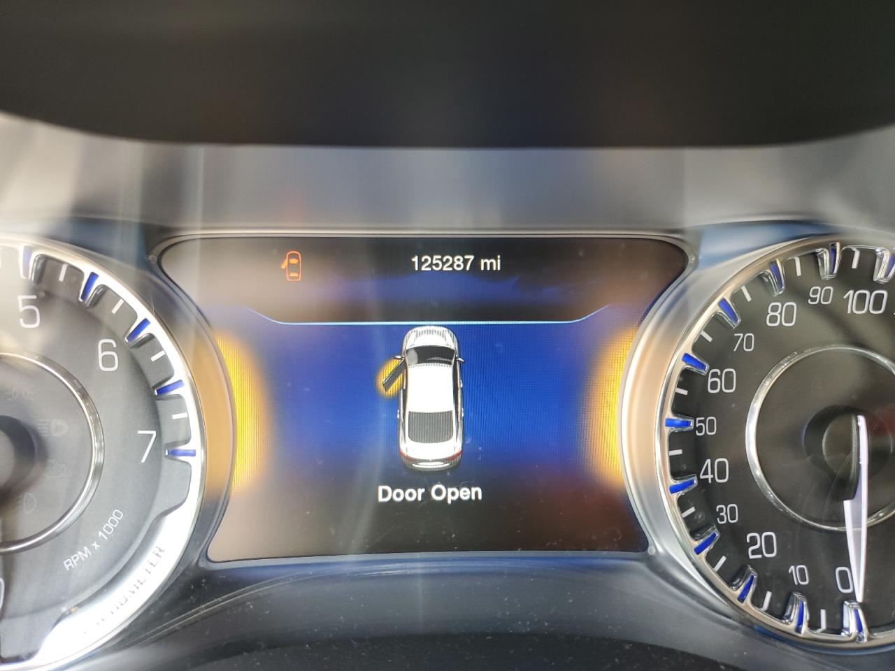 2015 Chrysler 200 - Image 9