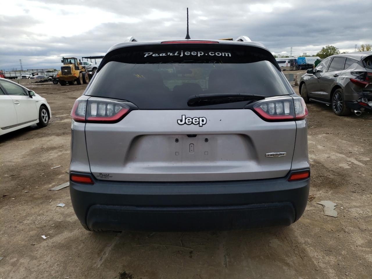 1C4PJLCB1KD262552 2019 Jeep Cherokee Latitude