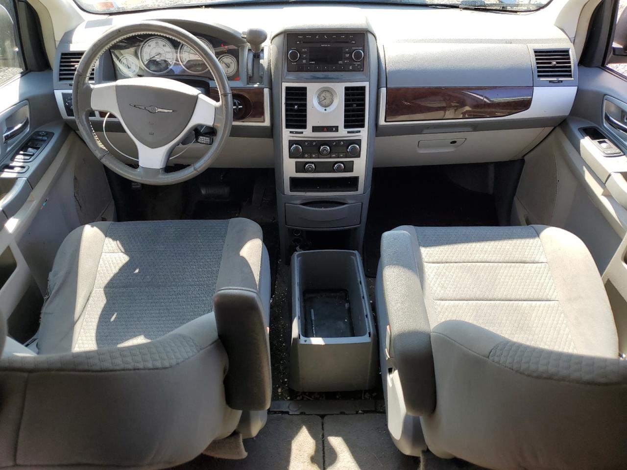 2010 Chrysler Town & Country Touring VIN: 2A4RR5D17AR437170 Lot: 70281564