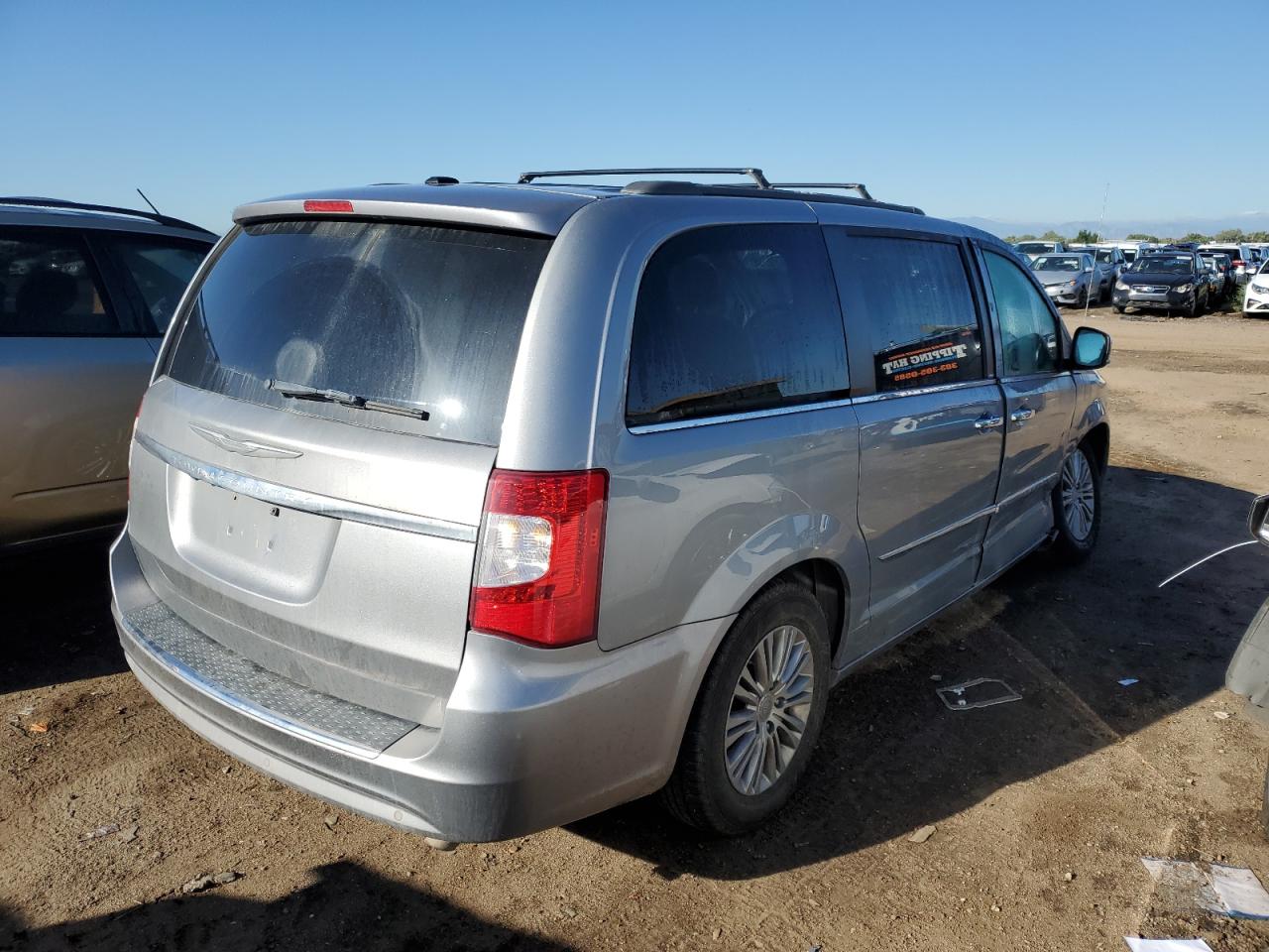 2014 Chrysler Town & Country - Image 3