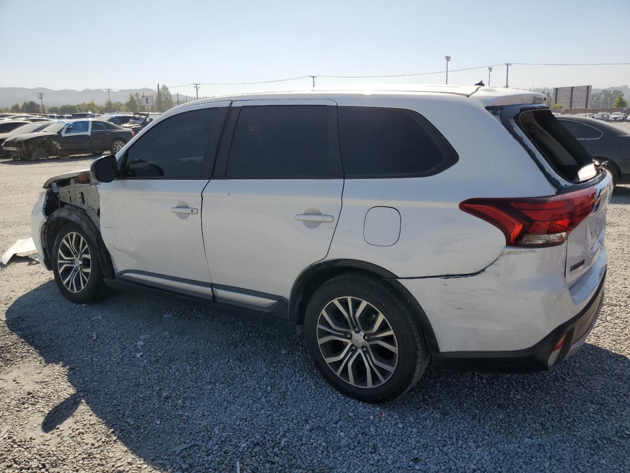 2016 Mitsubishi Outlander - Image 2