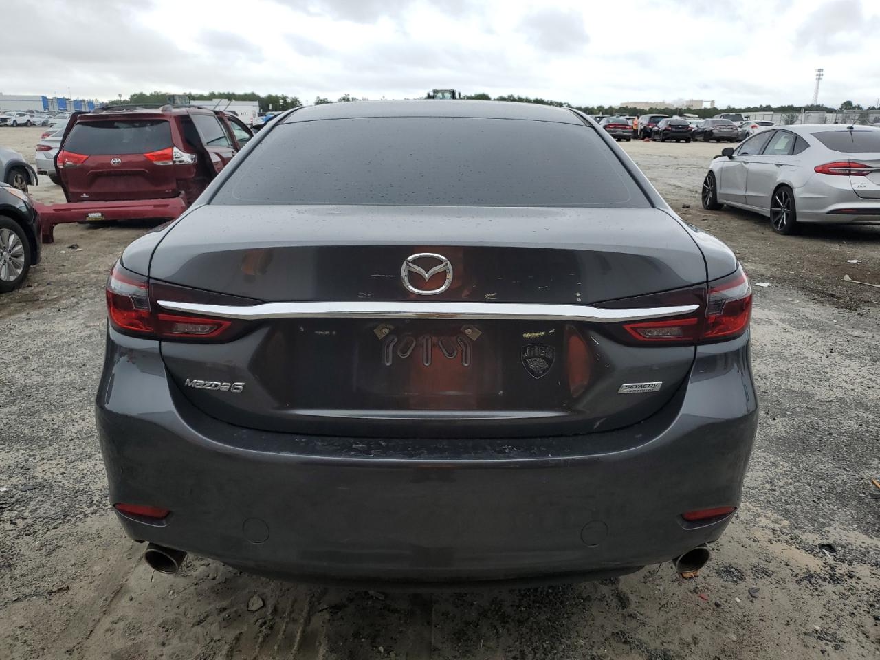 JM1GL1VM1J1325890 2018 Mazda 6 Touring