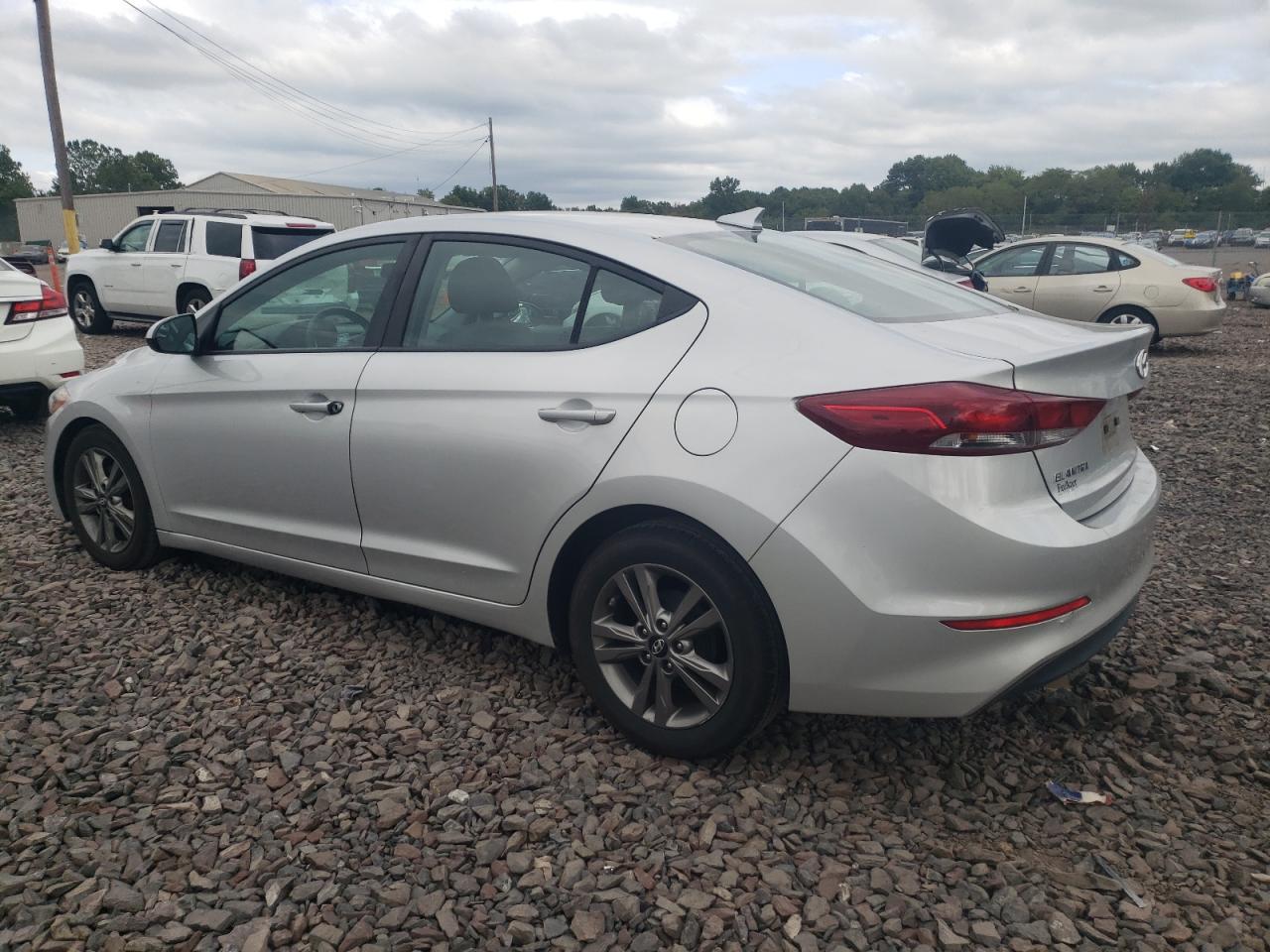 5NPD84LF3HH092740 2017 HYUNDAI ELANTRA - Image 2