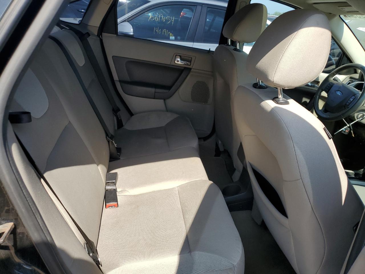 1FAHP35NX8W145985 2008 Ford Focus Se