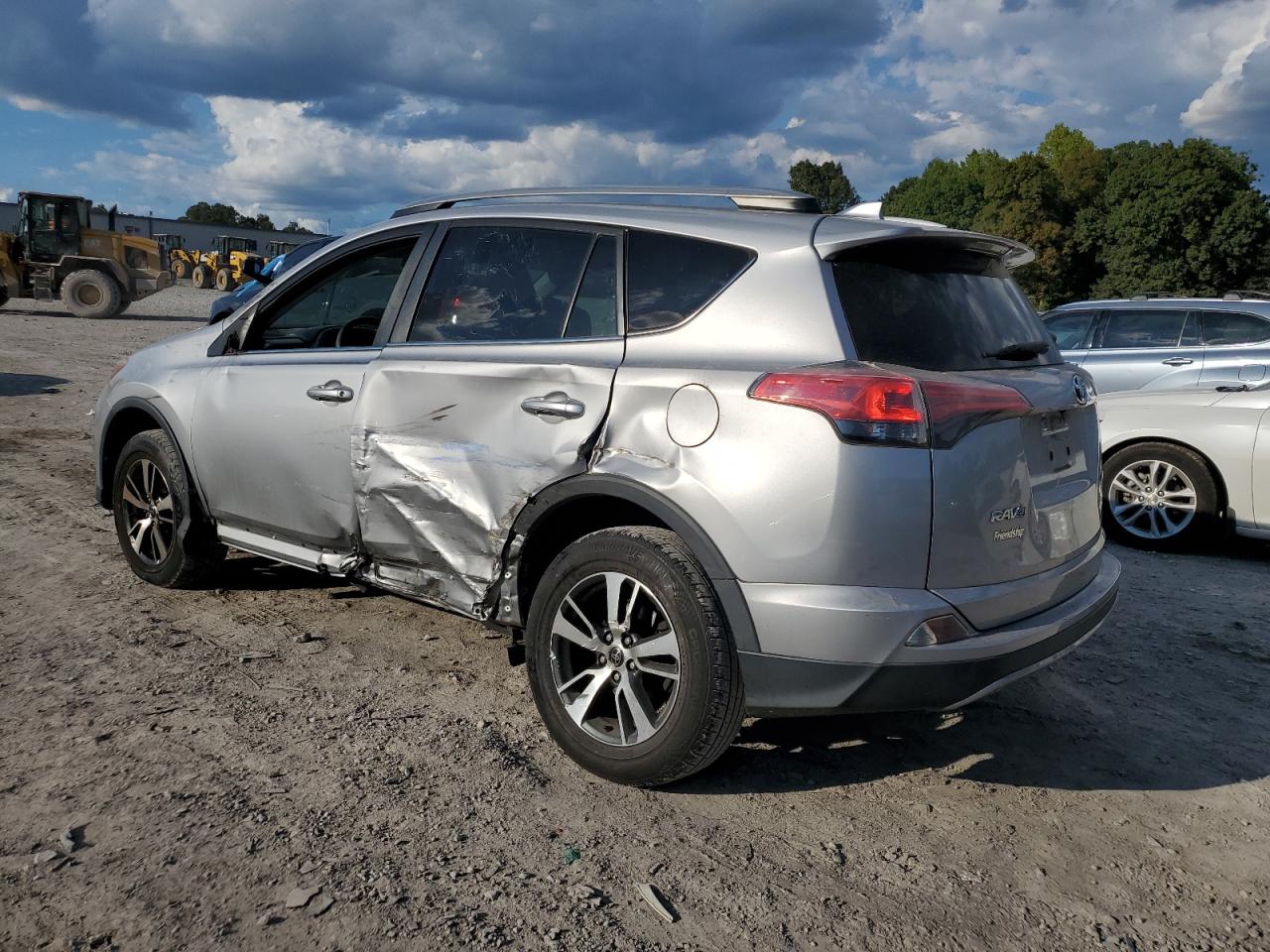 2T3WFREV7HW353165 2017 TOYOTA RAV 4 - Image 2