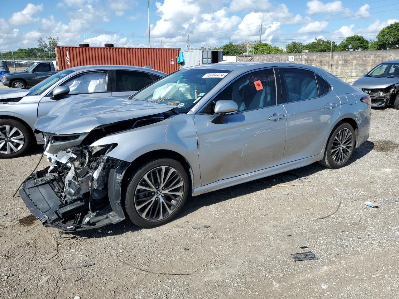 4T1B11HK9JU124338 2018 TOYOTA CAMRY - Image 1