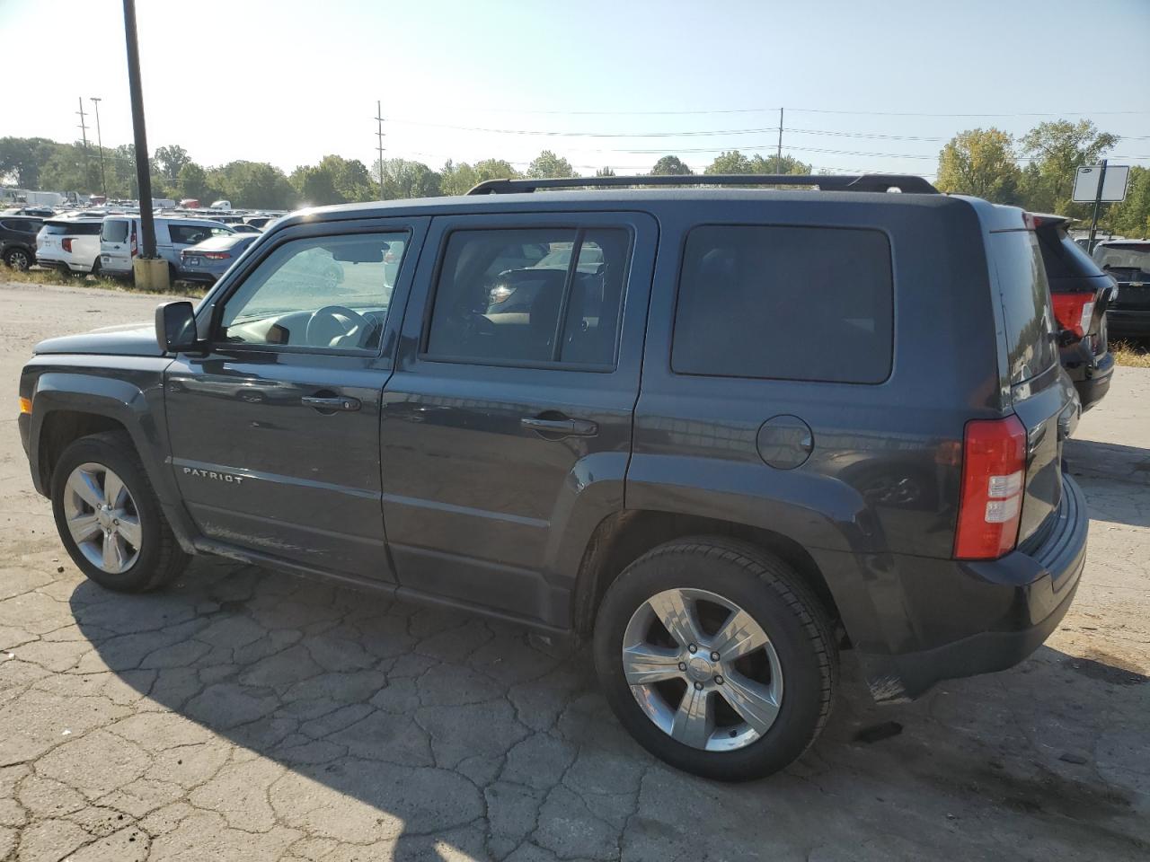 VIN 1C4NJPFB5ED827884 2014 JEEP PATRIOT no.2