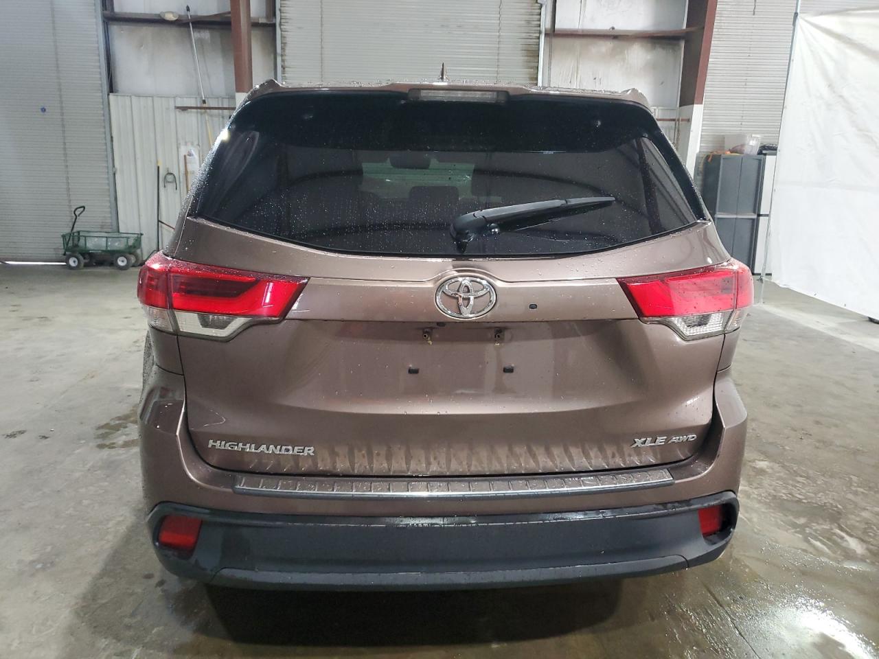 5TDJZRFH3HS456594 2017 Toyota Highlander Se