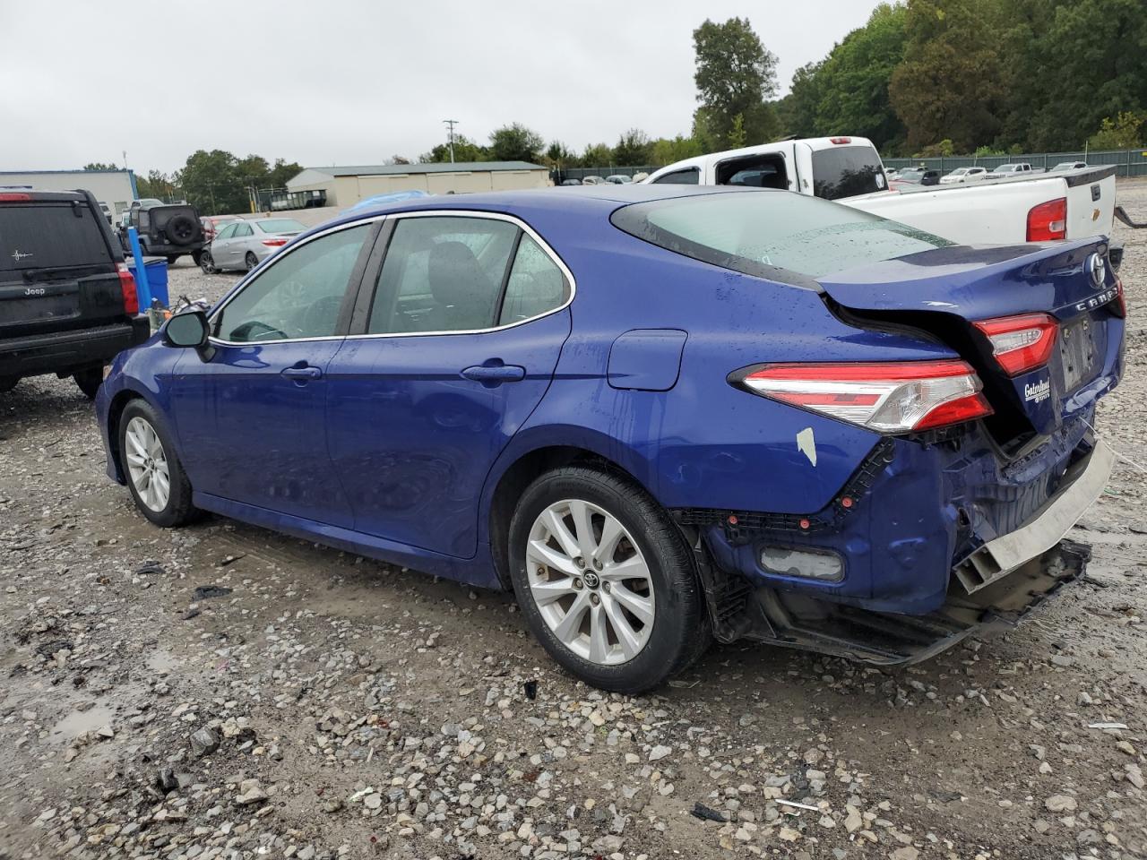 4T1B11HK8JU607920 2018 TOYOTA CAMRY - Image 2