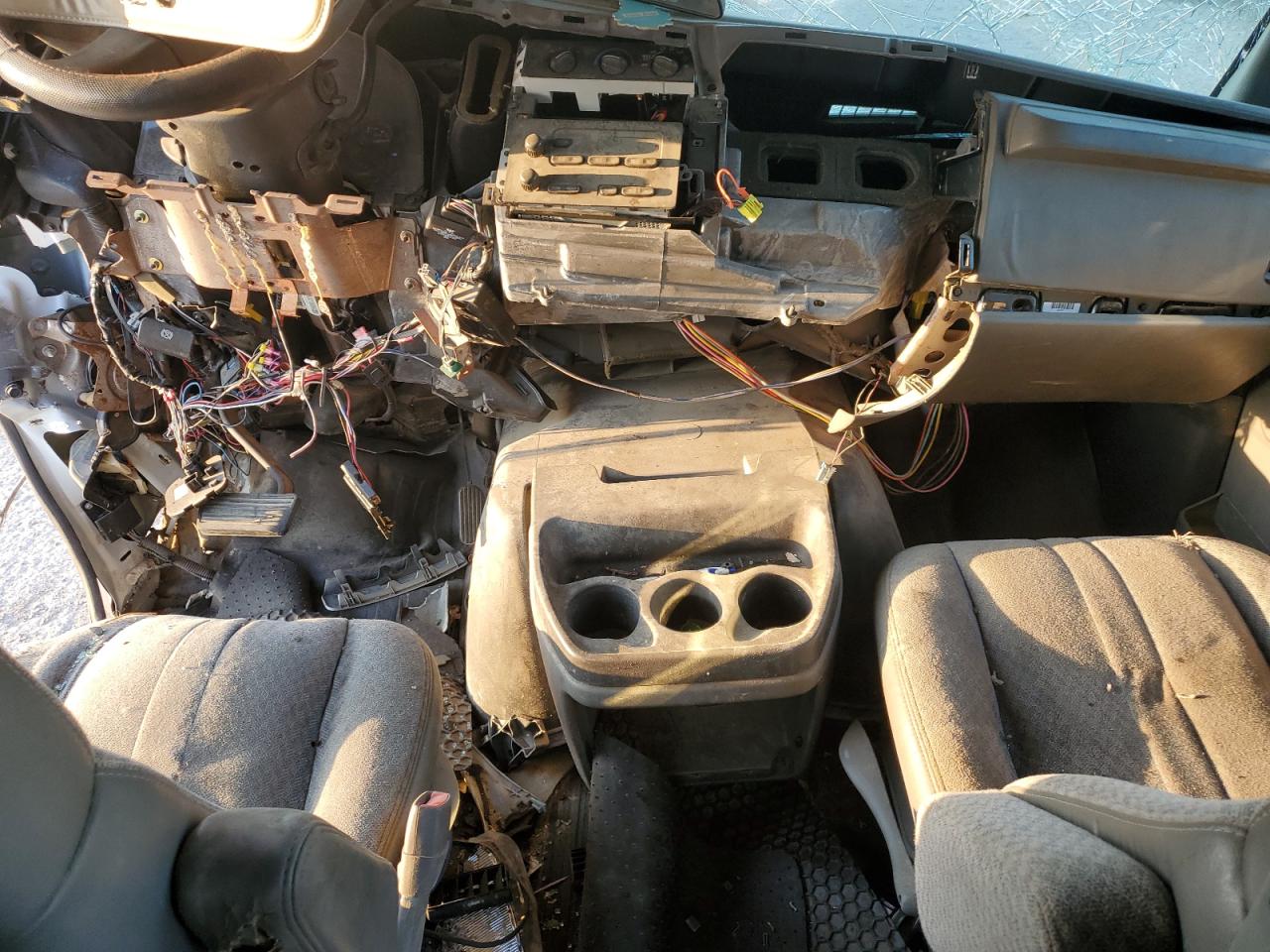 2003 Chevrolet Express - Image 8