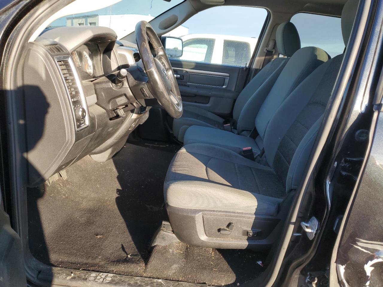 2016 RAM 1500 - Image 7
