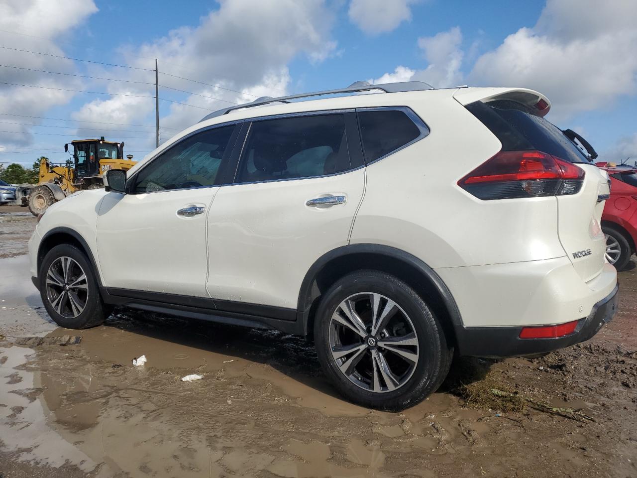 JN8AT2MV7KW381590 2019 NISSAN ROGUE - Image 2