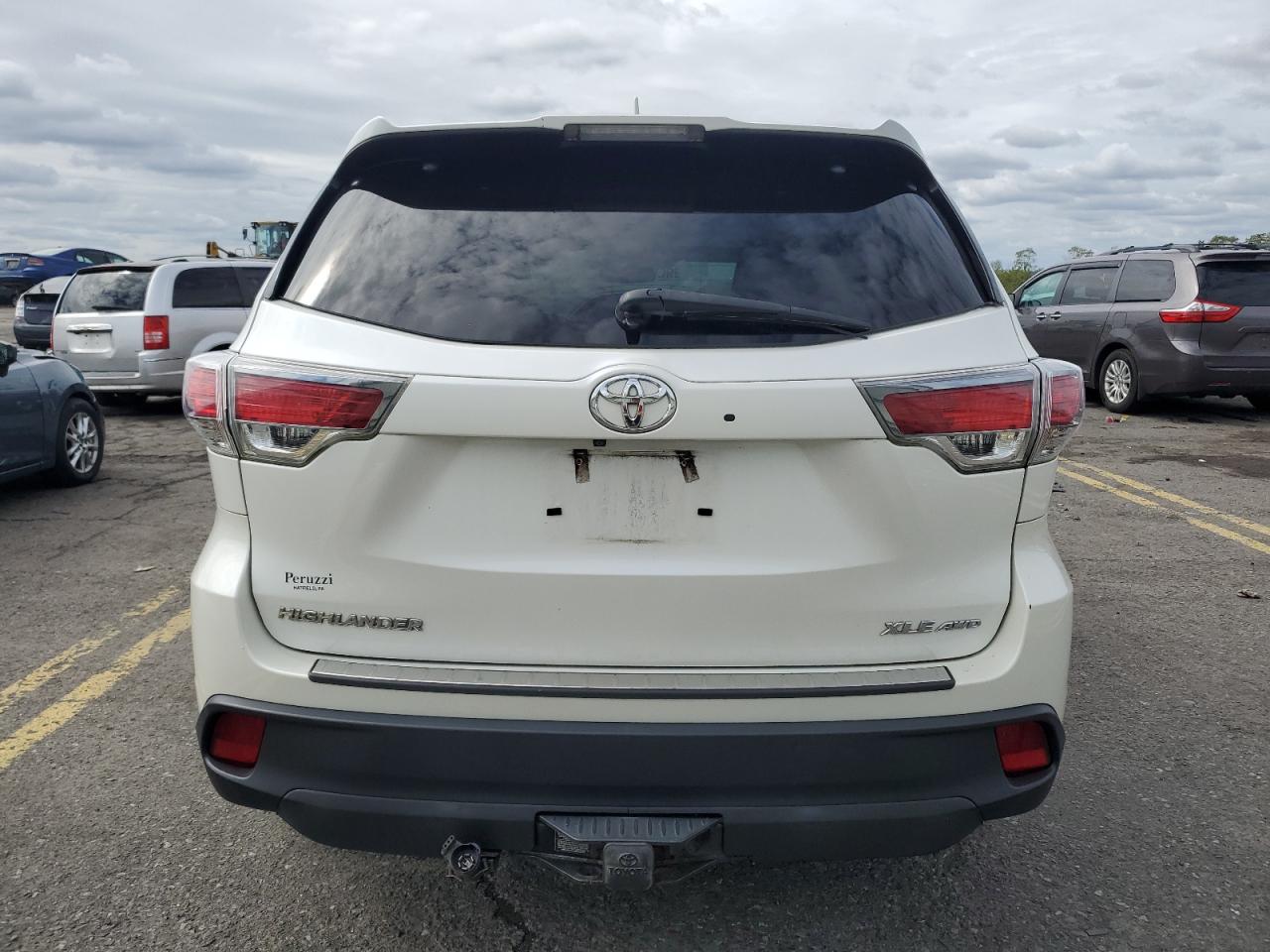 5TDJKRFH3GS275496 2016 Toyota Highlander Xle