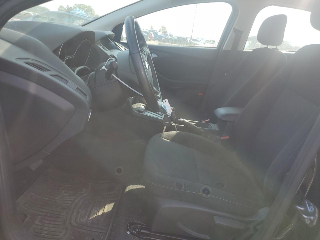 1FADP3FE9JL268133 2018 Ford Focus Se