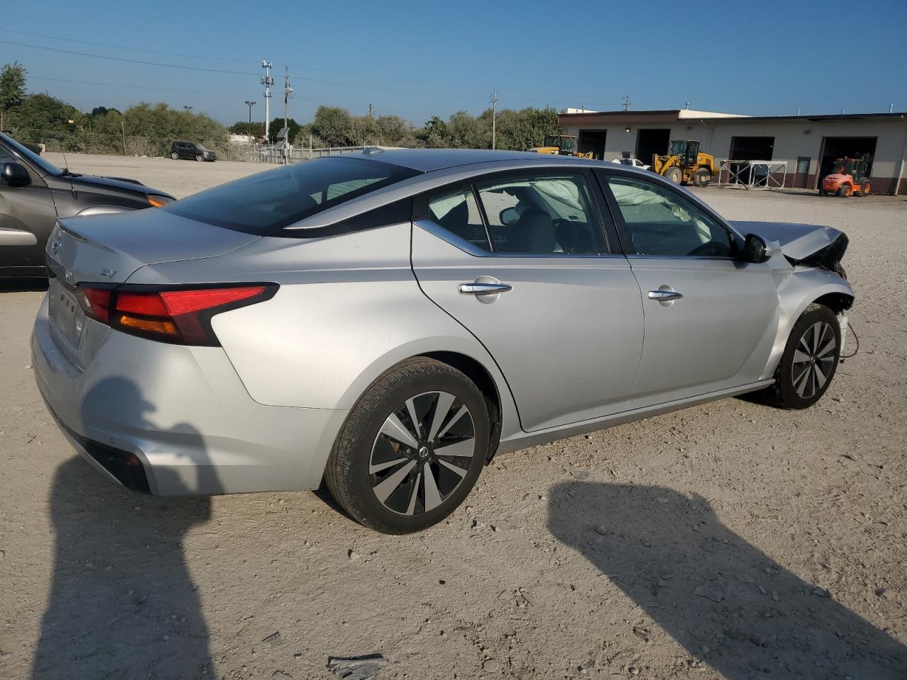 2021 Nissan Altima - Image 3