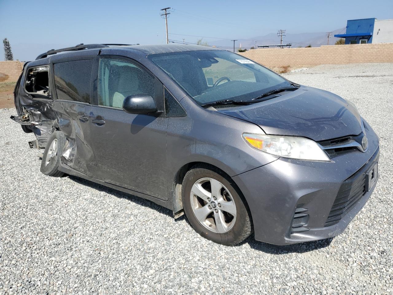 2018 Toyota Sienna - Image 4