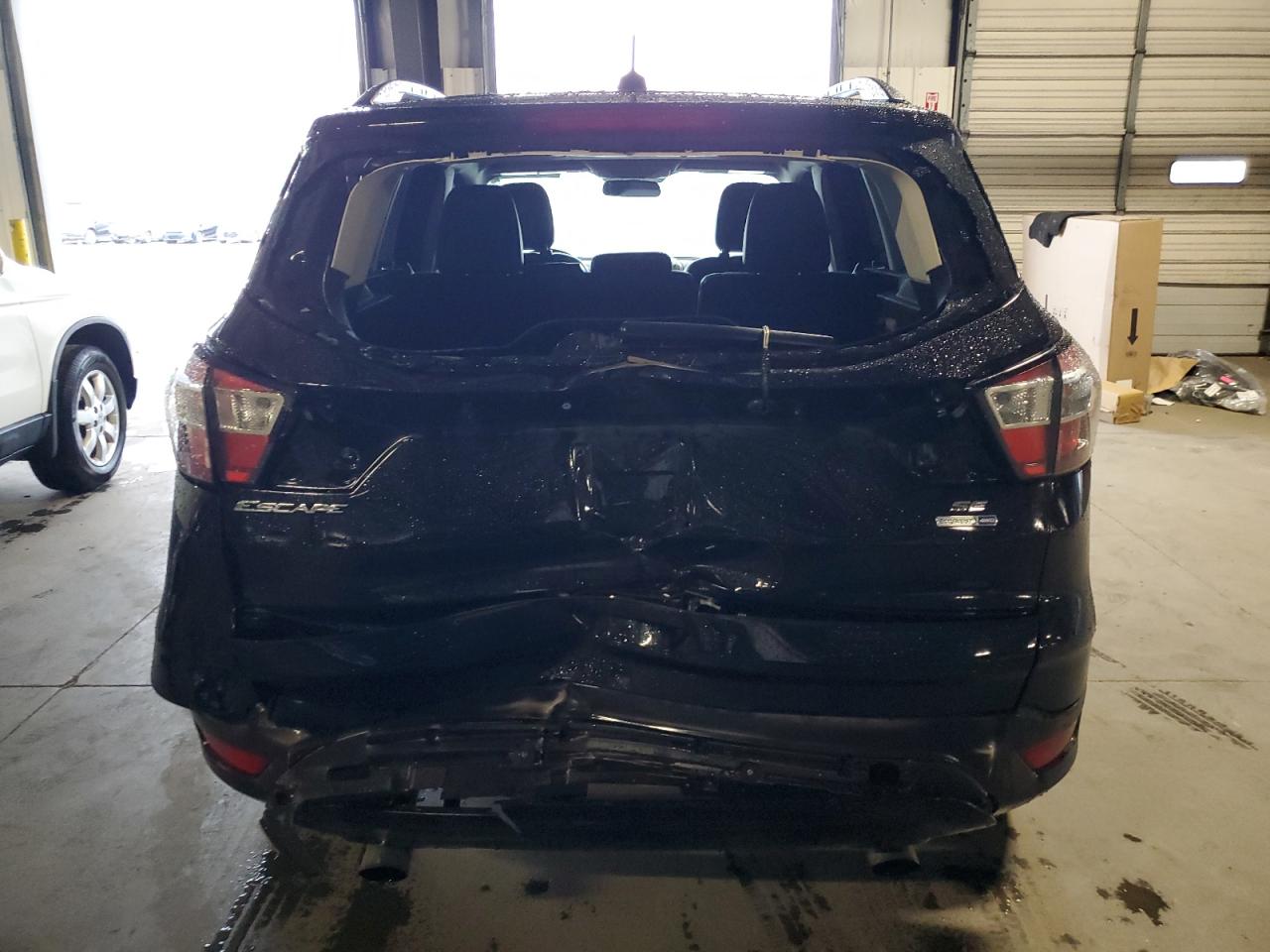 1FMCU9GDXJUB81323 2018 Ford Escape Se