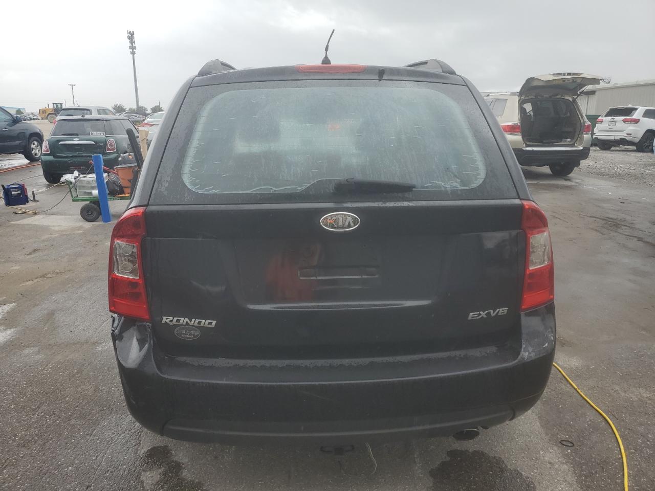 2007 Kia Rondo Lx VIN: KNAFG526677042238 Lot: 70869634