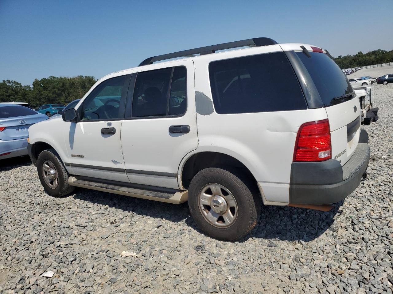 2005 Ford Explorer - Image 2