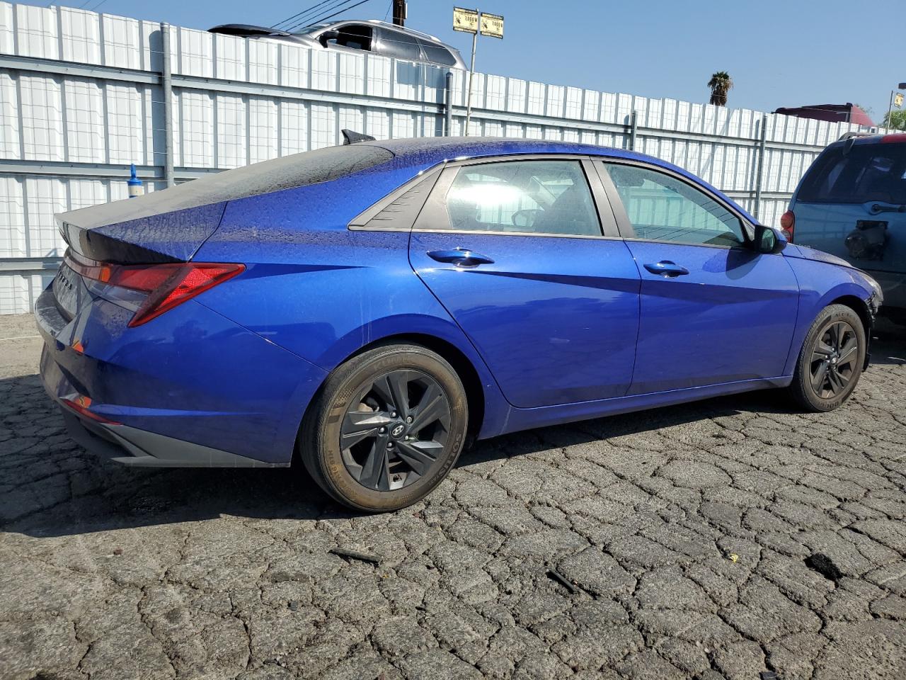 2023 Hyundai Elantra - Image 3