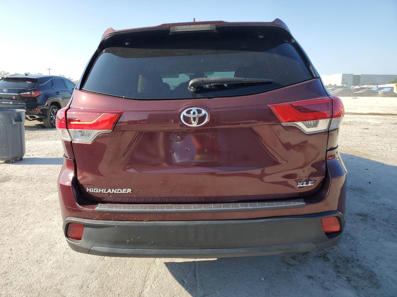 5TDKZRFH0KS333279 2019 Toyota Highlander Se