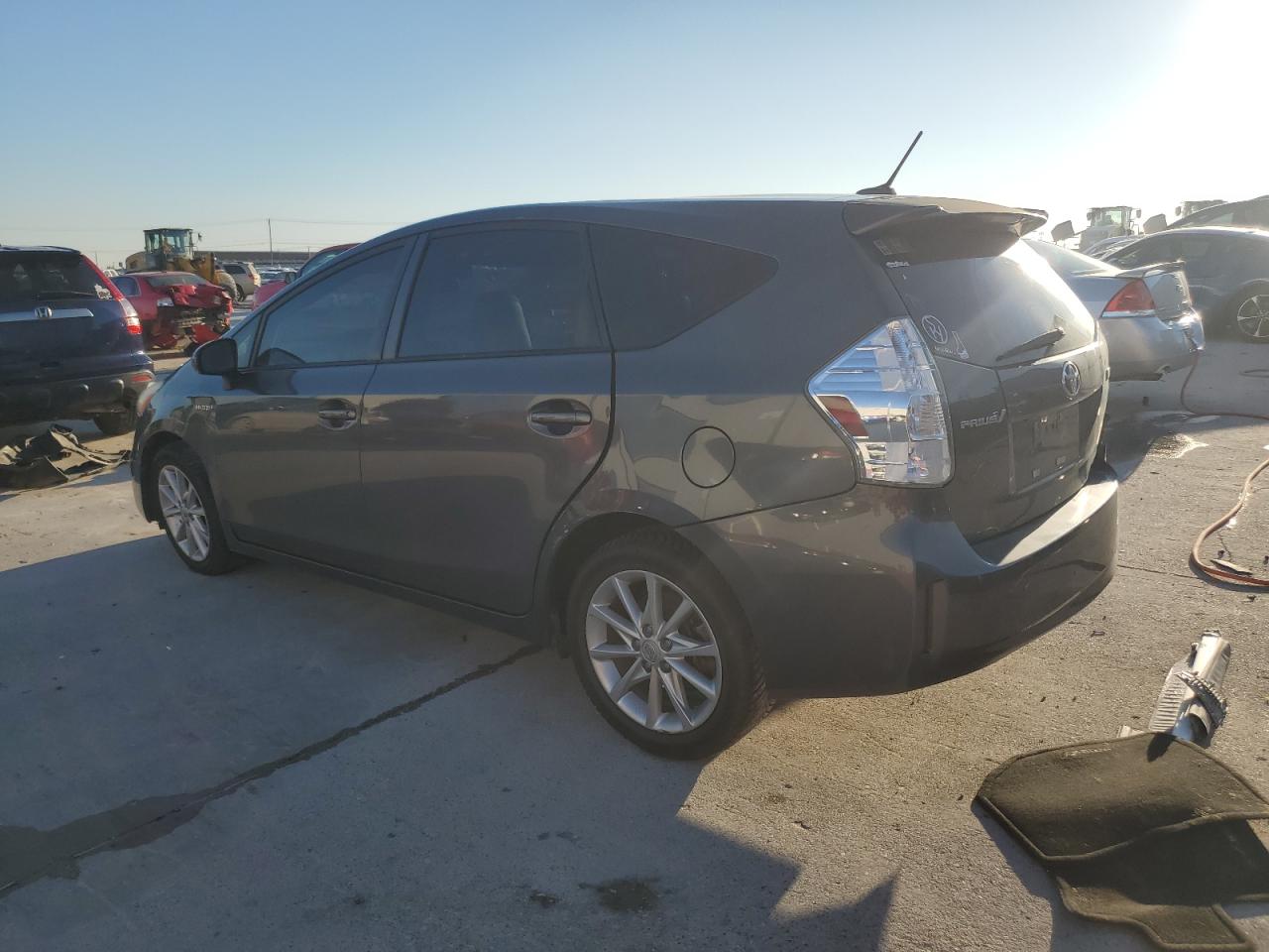 VIN JTDZN3EU3E3319257 2014 TOYOTA PRIUS no.2