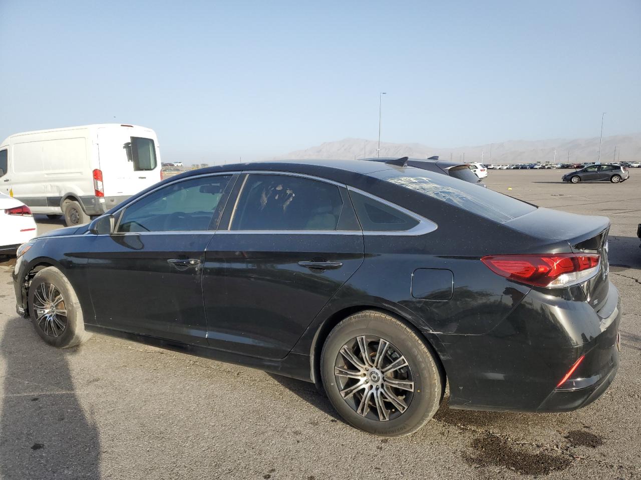 5NPE24AF2JH677677 2018 HYUNDAI SONATA - Image 2