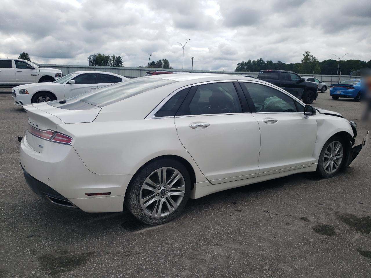 2014 Lincoln MKZ - Image 3