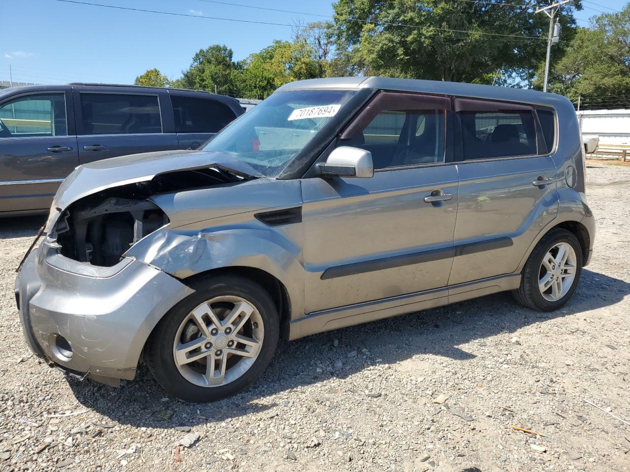 2011 Kia Soul + VIN: KNDJT2A28B7199199 Lot: 70187694