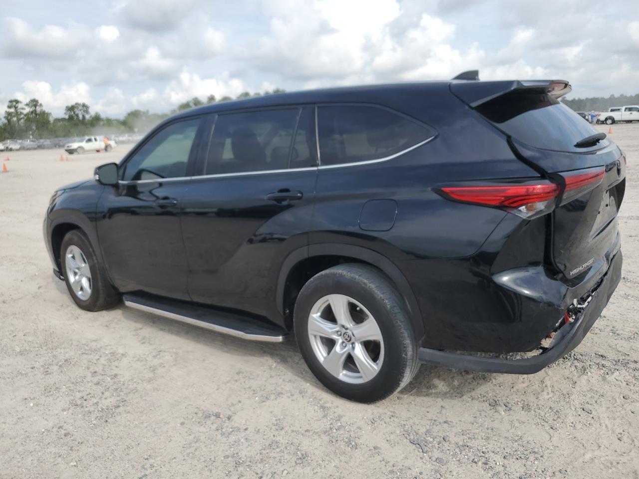 5TDZZRAHXNS553233 2022 TOYOTA HIGHLANDER - Image 2