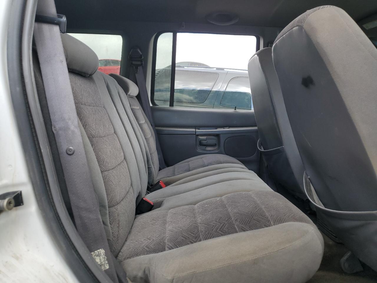 2000 Ford Explorer - Image 11